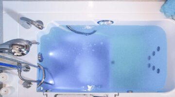 Chromotherapy lights in a walk-in tub